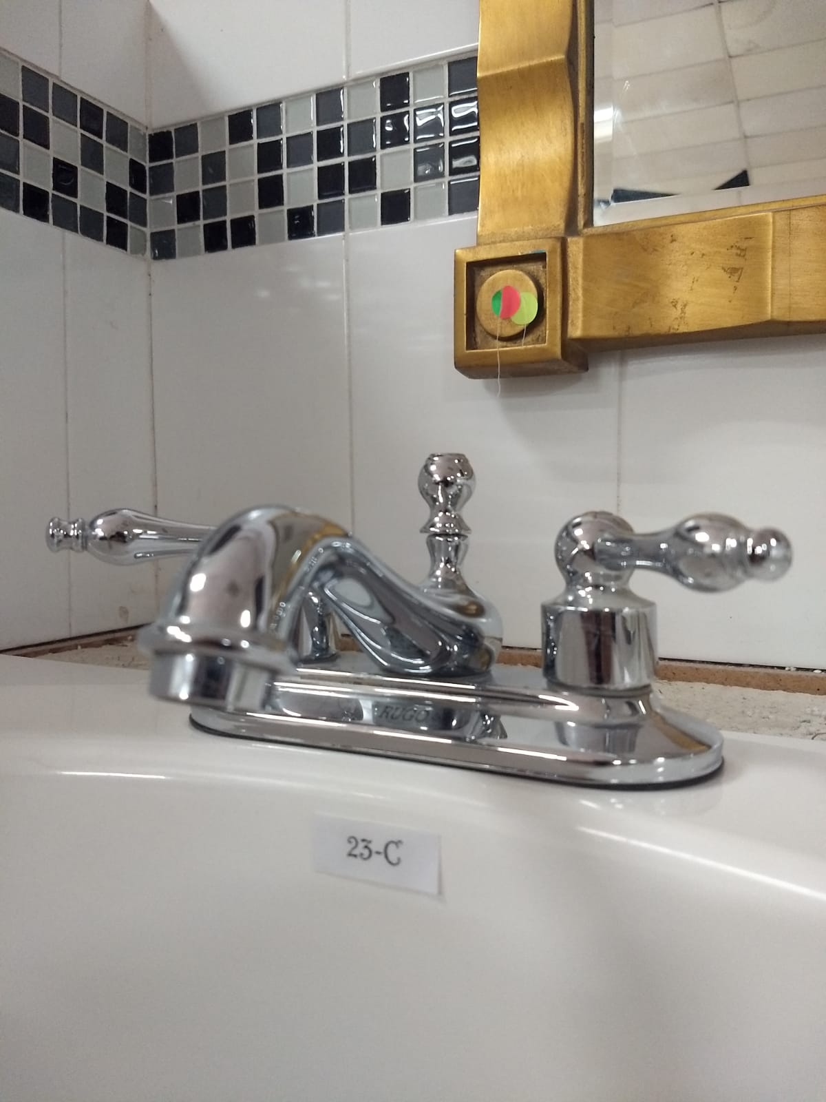 Mezcladora p/lavabo - RUGO